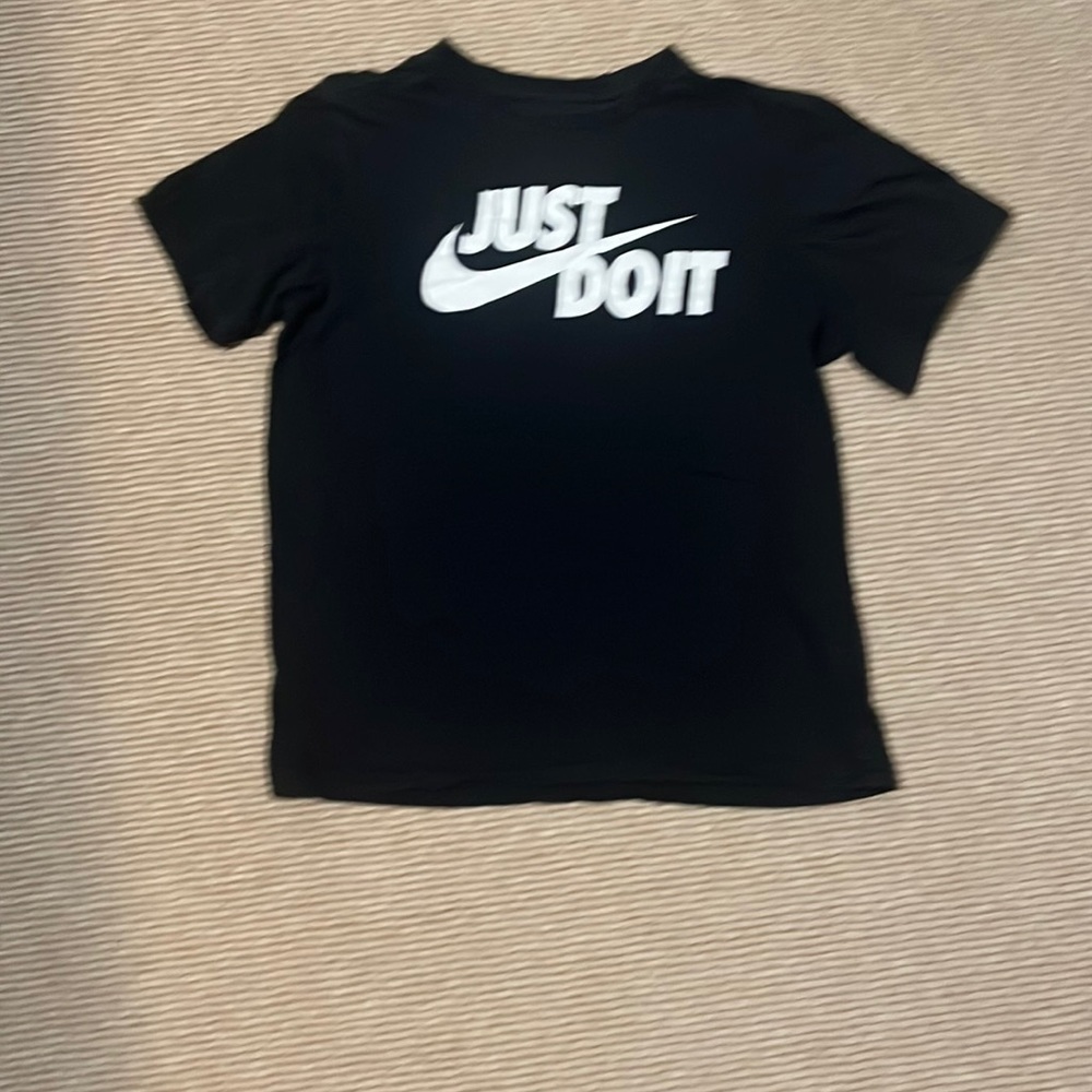 Men’s black Nike t-shirt